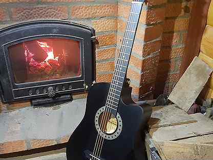 Чёрная гитара Belucci