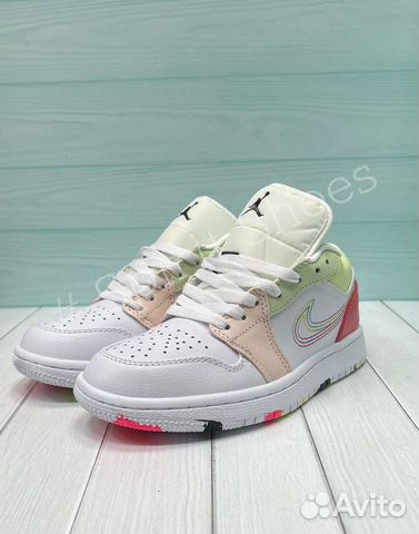 Женские кроссовки Nike Air Jordan 1 Low