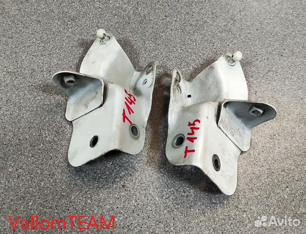 Лот T145 Кронштейны амортизаторов капота VW Touare