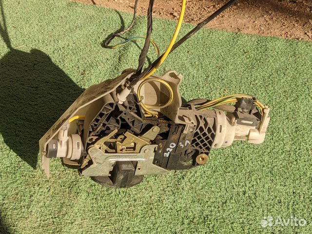 Замок двери Mercedes-Benz W220 задний левый