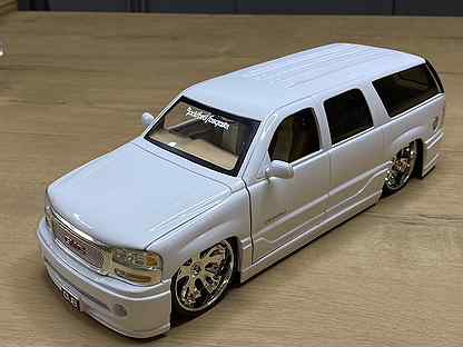 DUB GMC ユーコン デナリ 1/18 - ミニカー