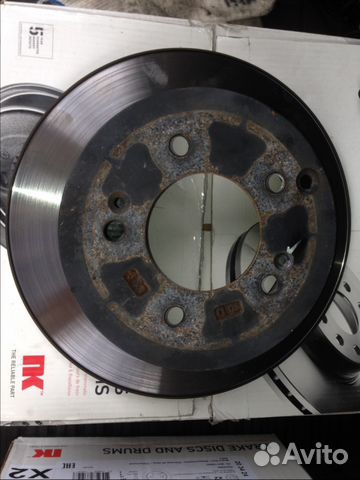 Передние тормозные диски на хендай туссан 2008г. Тормозные диски туссан 2008. Тормозные диски с перфорацией на хендай туссан 2008. Передние тормозные диски hyundai tucson 2008. Тормозные диски туссан 2008.