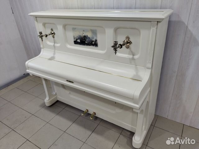 Белое пианино Ronisch