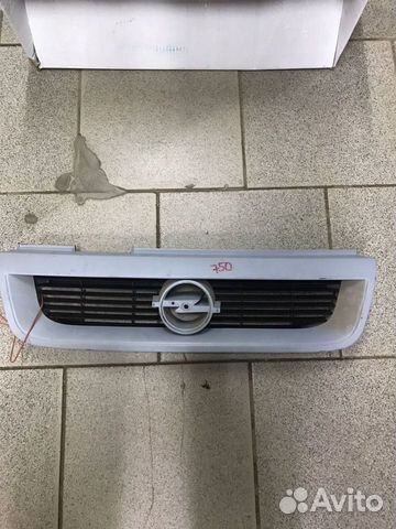 Вектра в решетка радиатора