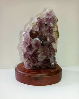 Аметисты на подставке