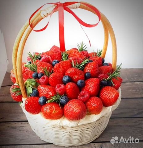 Корзина с фруктами в подарок