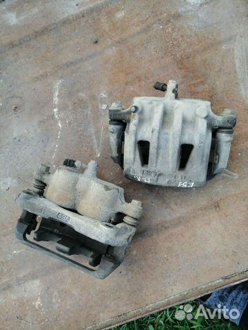 Суппорт передний левый правый Nissan elgrand e51