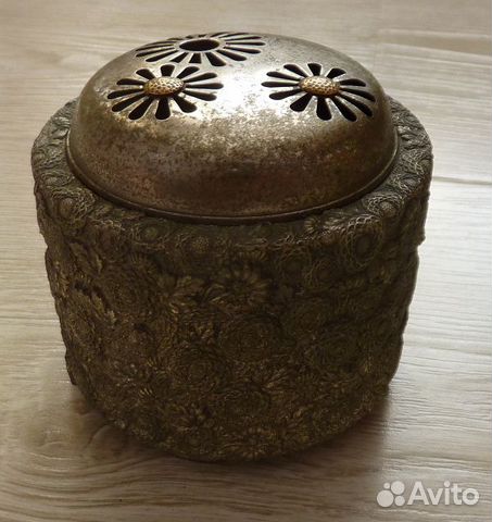 Курительница с хризантемами, Япония
