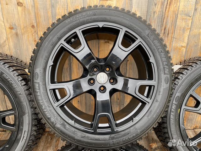 Оригинальные колеса на Maserati Levante R20