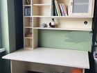 Письменный стол и стеллаж для школьника