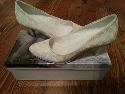 Новые свадебные туфли