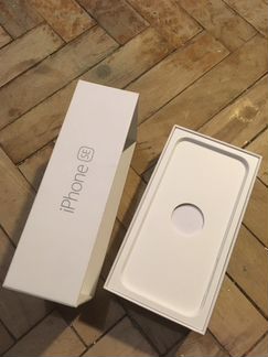 Коробка от iPhone SE