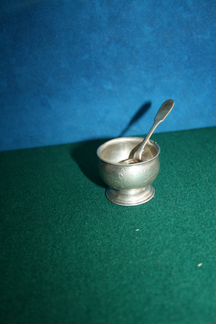 Солонка старинная с ложкой серебро 84 проба штихе