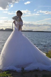 Свадебное платье со шлейфом 42-46