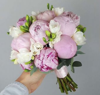 Букет невесты Пионы и Фрезия