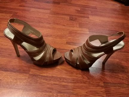 Босоножки кожаные