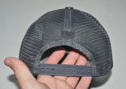 Кепка с сеткой / Armani Exchange / новая (серая)