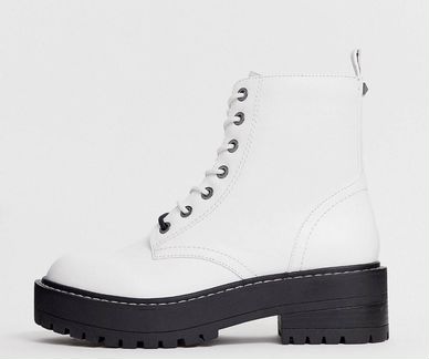 Белые ботинки Stradivarius