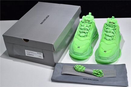 Balenciaga Triple S v2