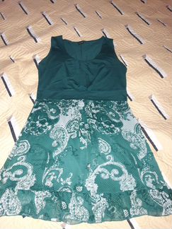 Очаровательное платье изумрудного цвета