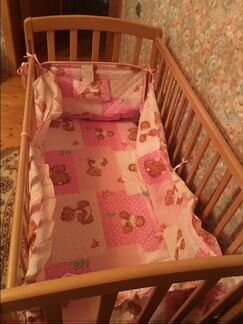 Детская кроватка с механизмом качания