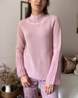 Розовый свитер