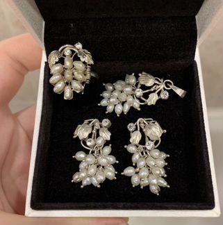 Украшения из серебра, сапфир, гранат, жемчуг, янта