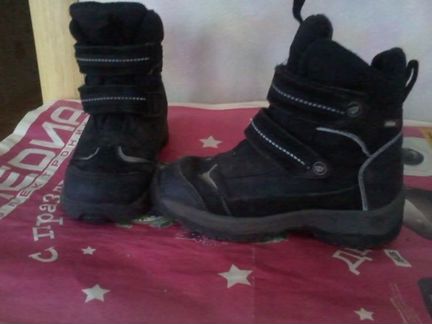 Отличные демисезонные сапоги для мальчика (Reima)