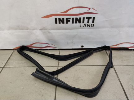 Уплотнитель стекла задней двери Infiniti M Y51