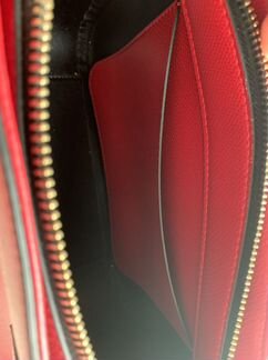 Красная сумка Armani