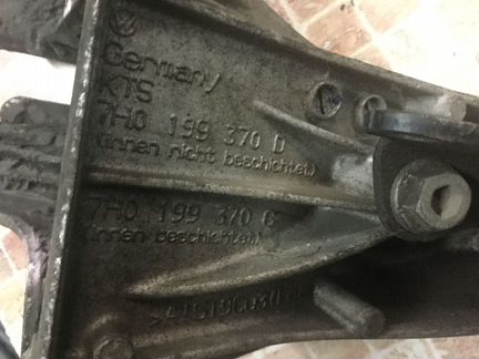 Задняя опора двигателя Фольксваген Т5 VW T5