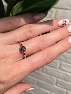 Золотое кольцо с зеленым бриллиантом 0,46ct