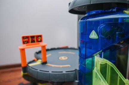 Большой гараж elc. Парковка