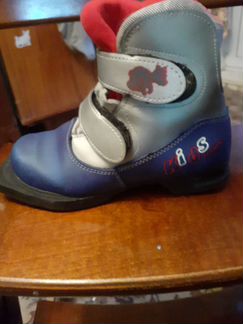 Лыжные ботинки детские 34, 32 размер. Коньки детск