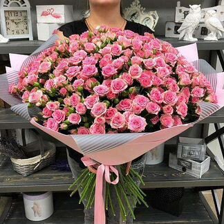 Роза кустовые букет пионовидных