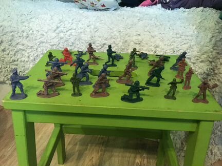 Игрушки, пластиковые солдатики