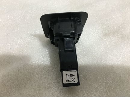 Кнопка электро закрытия багажника Мазда сх5 Mazda