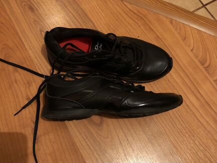 Кроссовки женские