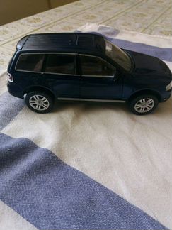 Модель автомобиля volkswagen touareg, 1:24