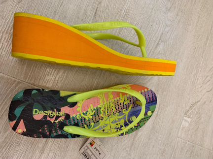 Женские шлепанцы desigual, размер 40-40,5 (EUR41)