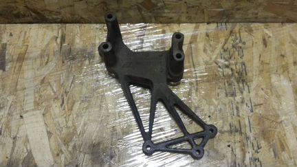 VAG Шаран Кронштейн двигателя правый 7m0199308B