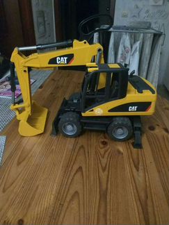 Экскаватор CAT