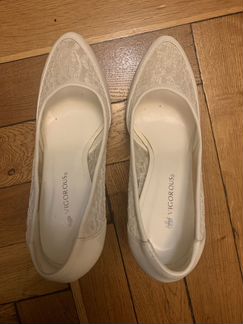 Белые туфли Vigorous