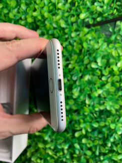 Белоснежный iPhone 8 64gb ростест Аккум 100 идеал