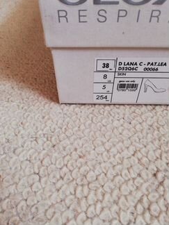 Новые лаковые туфли Geox 38 размер