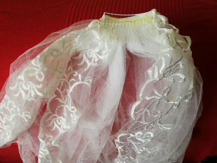 Красивая фата с гребешком