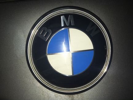 Эмблема крышки багажника BMW