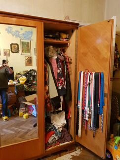 Старинный шкаф