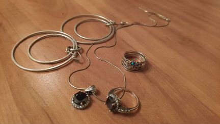 Серебряные украшения в отличном состоянии