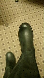 Новые кожаные сапоги